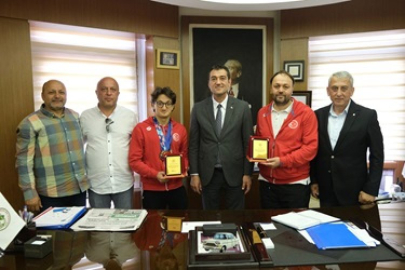 AVRUPA ŞAMPİYONU TURGUT ASLAN YARAMAN BAŞKAN KÖSE’Yİ ZİYARET ETTİ