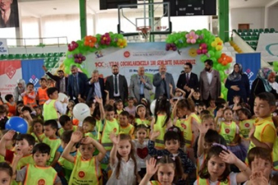 Giresun’da minikler 100. Yıl şenliğinde buluştu