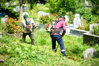 MEZARLIKLAR BAYRAMA HAZIRLANIYOR