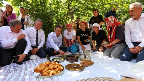 Özel, Fındık Bahçesinde Üreticinin Sorunlarını Dinledi