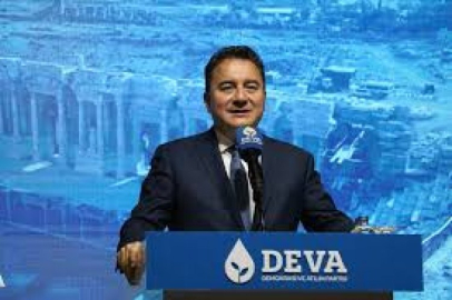 Ali Babacan’dan iktidara sanal kumar çağrısı: “Ortak değilseniz çekin fişini”