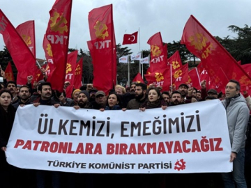 TKP'den Koç Holding önünde yılbaşı kutlaması!