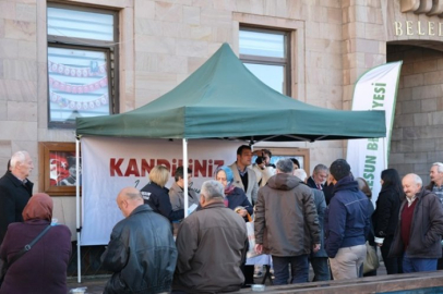 BELEDİYE KANDİL DOLAYISIYLA VATANDAŞLARA HELVA İKRAMINDA BULUNDU