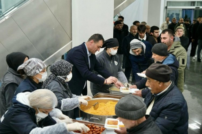 BAŞKAN KÖSE İLK ORUCUNU VATANDAŞLARLA AYNI SOFRADA AÇTI