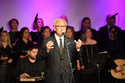 AVNİ ANIL ŞARKILARIYLA DOLU KONSER MUHTEŞEM GEÇTİ