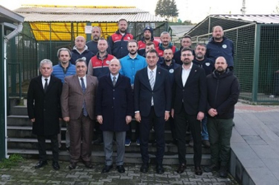 BAŞKAN KÖSE VALİ SERDENGEÇTİ İLE BİRLİKTE HAYVAN BARINAĞINI ZİYARET ETTİ