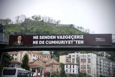  ÜST GEÇİTLER ATATÜRK TEMALI PANKARTLARLA DONATILDI