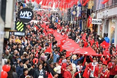 23 NİSAN YÜRÜYÜŞÜ COŞKU İÇERİSİNDE GEÇTİ