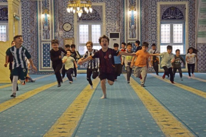 Camiler çocuk sesleriyle şenleniyor