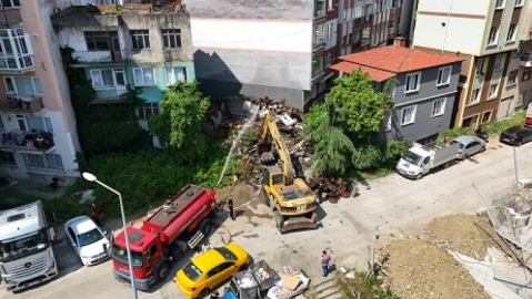 METRUK BİNALARIN YIKIMI SÜRÜYOR