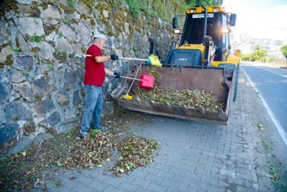 YEŞİL ALANLARDAKİ YABANİ OT TEMİZLİĞİ HIZ KAZANDI