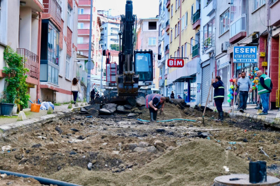 LAÇİN SOKAK'TA YENİLEME ÇALIŞMALARI SÜRÜYOR