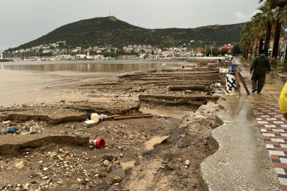 Foça’da sel felaketi sonrası yaraların sarılması için seferberlik başladı... Kayıp kişi halen aranıyor!