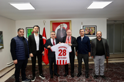 1926 Bulancakspor'dan Vali Serdengeçti'ye ziyarette bulundu