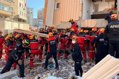 Gebze enkazında kurtarma sürüyor! 18 yaşındaki Dilara sağ kurtarıldı, 2 çocuk hayatını kaybetti