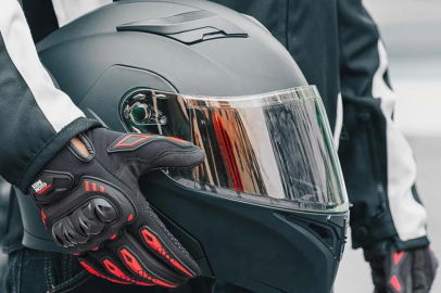 Motosiklet ve bisiklet sürücülerine eldiven ve gözlük zorunluluğu!