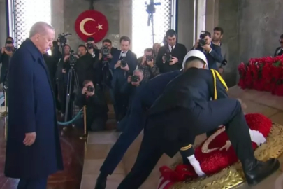 Devlet erkanı Anıtkabir'de Ata'nın huzurunda