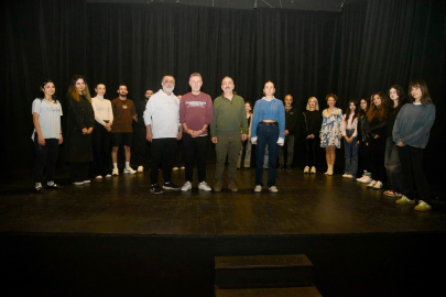 ÇOCUKLAR İÇİN SAHNE SANATLARI EĞİTİMLERİ