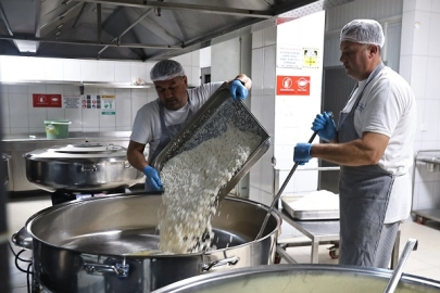 Antaya Alanya Aşevi’nden günde 2 öğün sıcak yemek