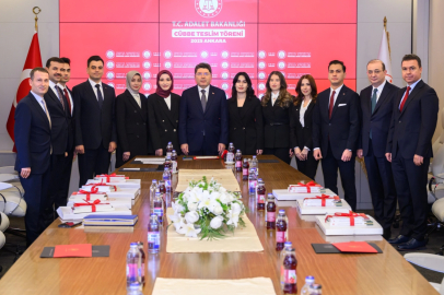 Genç hakim ve savcılar cübbelerini teslim aldı