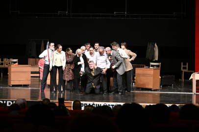 "YAŞAR NE YAŞAR NE YAŞAMAZ" OYUNU KIRŞEHİR'DE İLGİYLE İZLENDİ