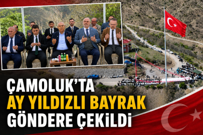 ÇAMOLUK’TA AY YILDIZLI BAYRAK GÖNDERE ÇEKİLDİ
