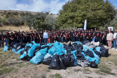 Tepe Kurumsal’ın “Kırmızı Eldiven”leri, Ankara’da 950 Kilogram Atığı Doğadan Topladı