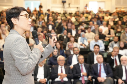 Singapurlu Uzman Gog Soon Joo İstanbul'da Yapay Zeka Hakkında Konuştu