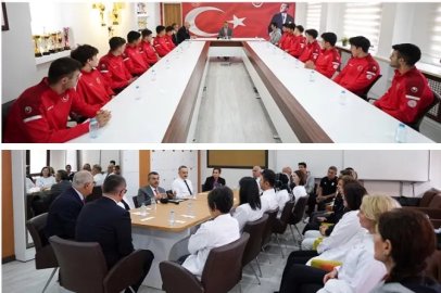 Bakan Tekin şampiyon öğrencilerle buluştu