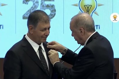 Cemil Tugay AK Parti’ye katıldı... İzmir AK Parti'ye geçti